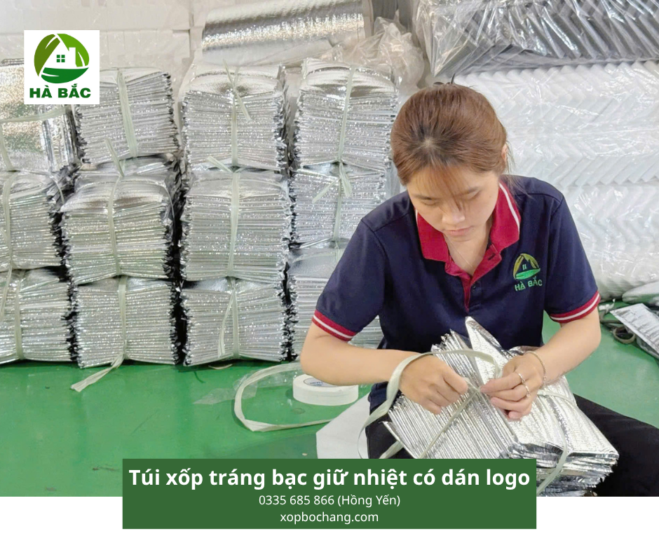 Túi xốp tráng bạc giữ nhiệt có dán logo Túi xốp tráng bạc giữ nhiệt có dán logo